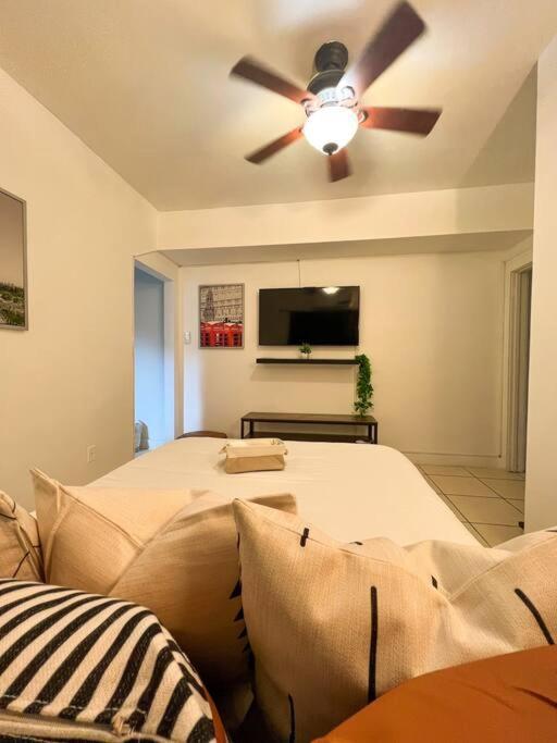 Cozy 1-Bedroom Rental In Miami Esterno foto
