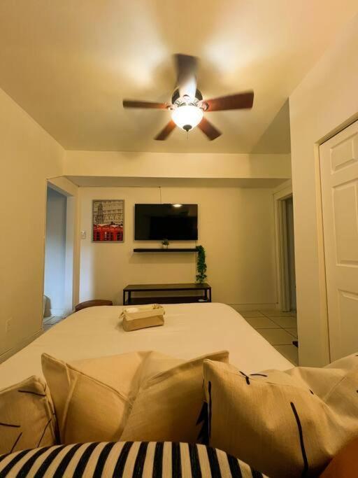 Cozy 1-Bedroom Rental In Miami Esterno foto
